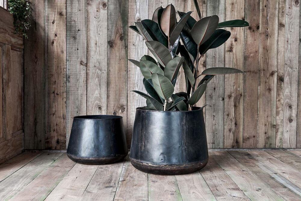 Endo Reclaimed Iron Planter - Aged Black - Large 39 x 48cm (dia)